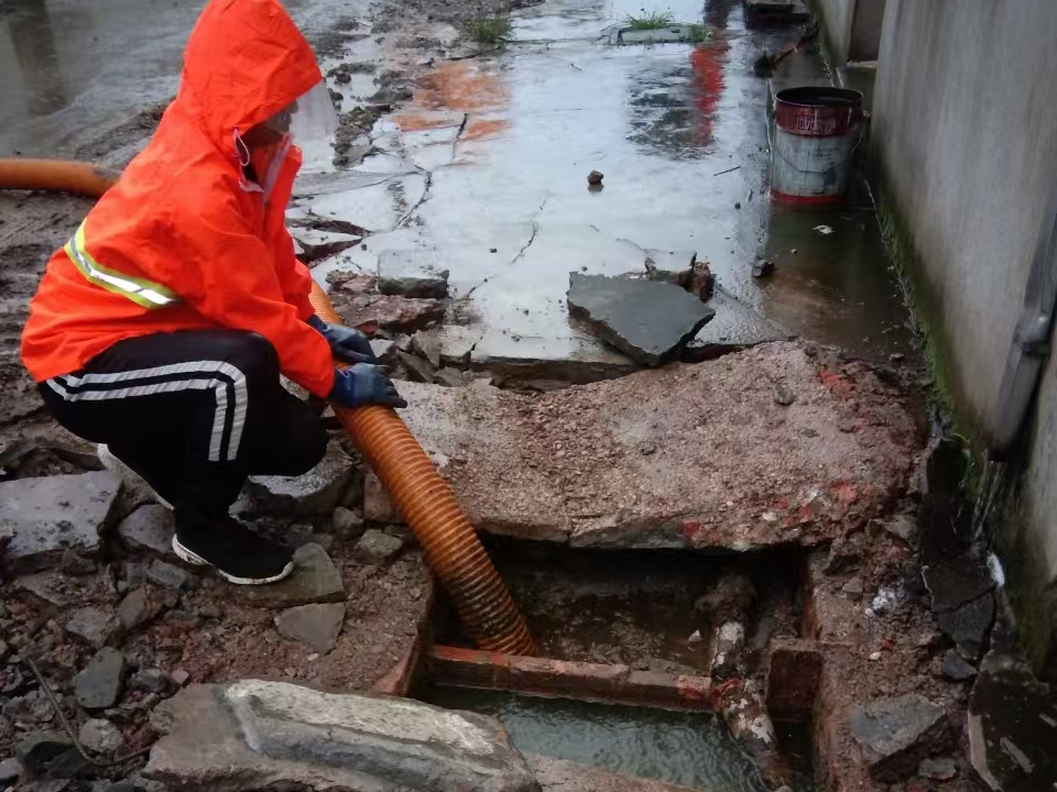 烈山专业清理污水池 炜誉市政以规范流程守护城市 “肠道”